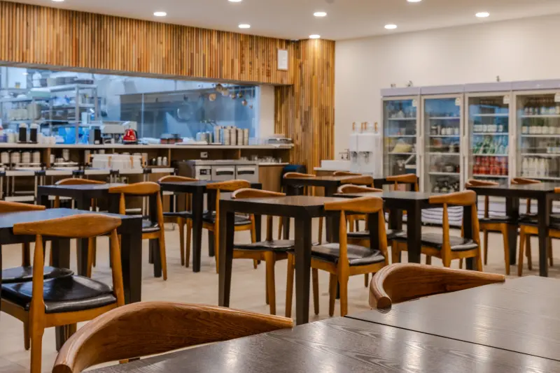 원목 감성이 물씬 풍기는 모던 한식당 윤밀원